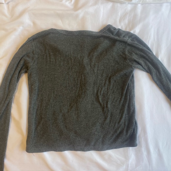 Brandy Melville Grey long sleeve - Picture 3 of 3